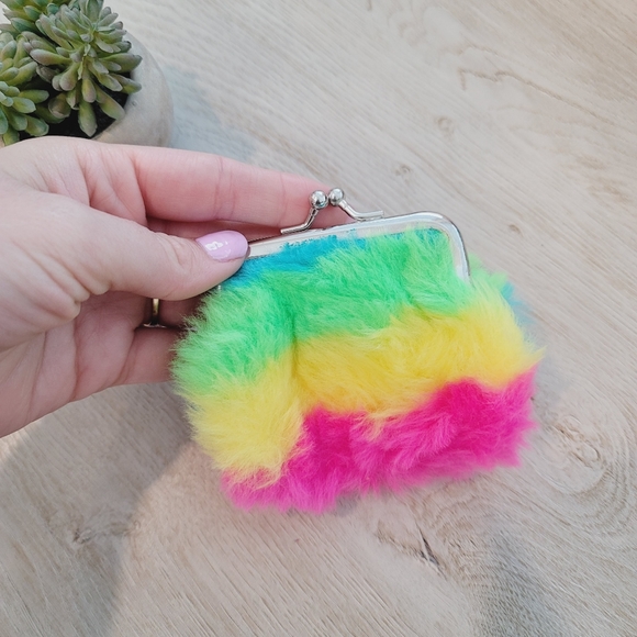 💕 NWOT Vegan Fur Colorful Coin Wallet Pouch - Picture 2 of 10